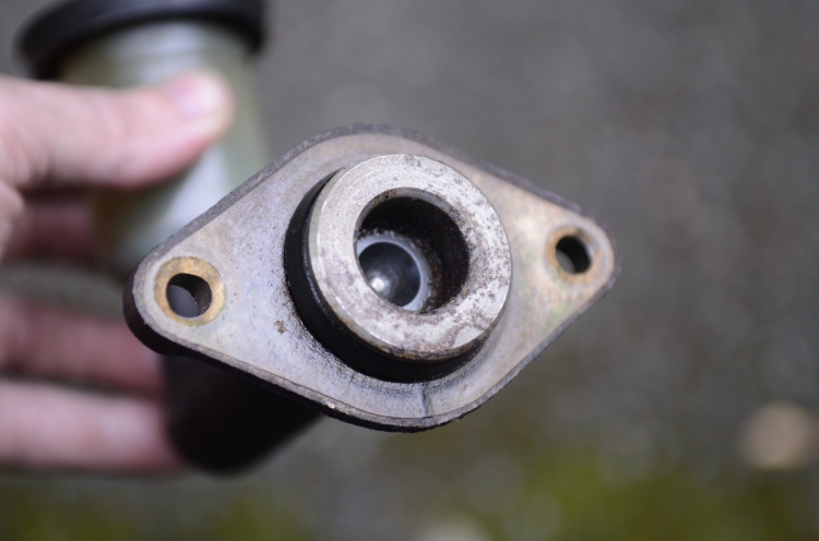 Corrosion inside BJ60 Clutch Master Cylinder